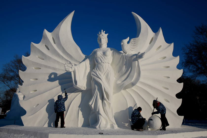 people with impressive talents - snow sculptures