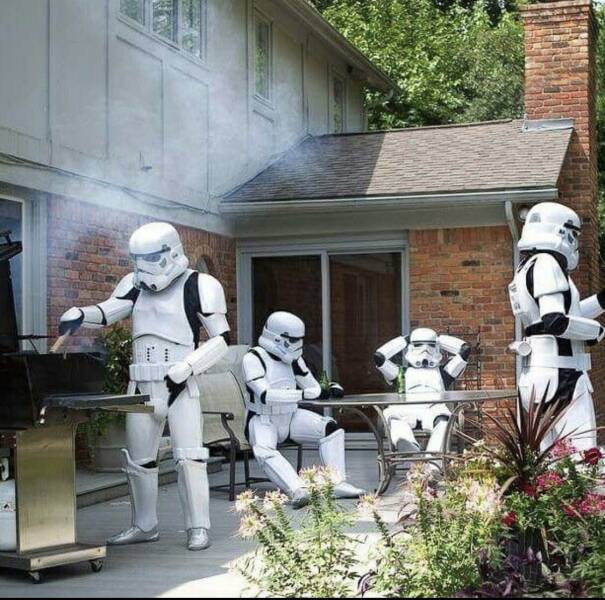 cool random pics for your daily dose - stormtrooper barbecue - febigh
