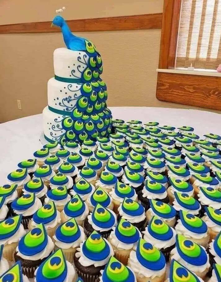 daily dose of randoms -  peacock cake with cupcakes