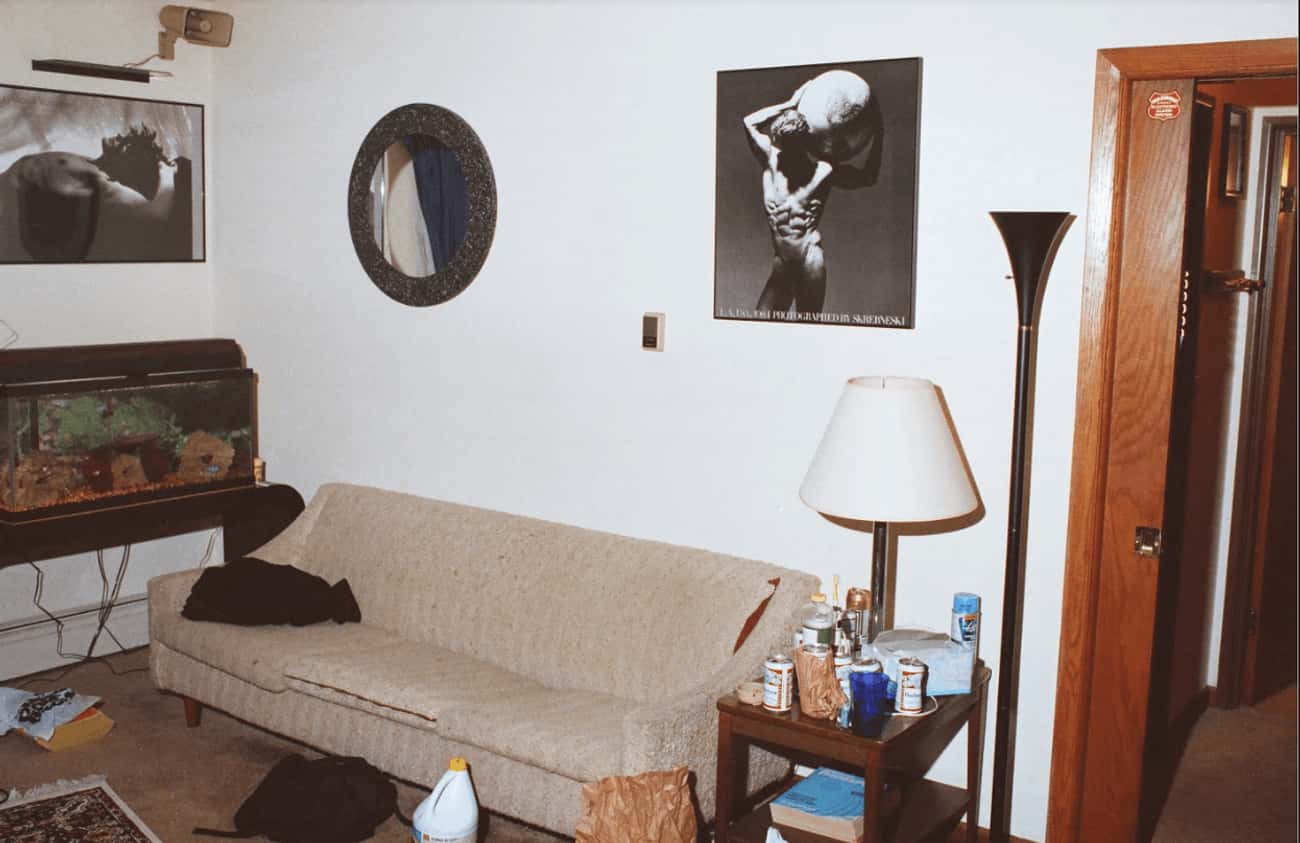 Jeffrey Dahmer polaroids and dossier details - jeffrey dahmer living room