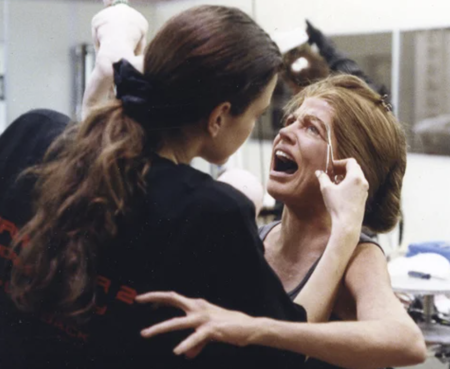 Fascinating photos behind the scenes of films - linda hamilton screaming