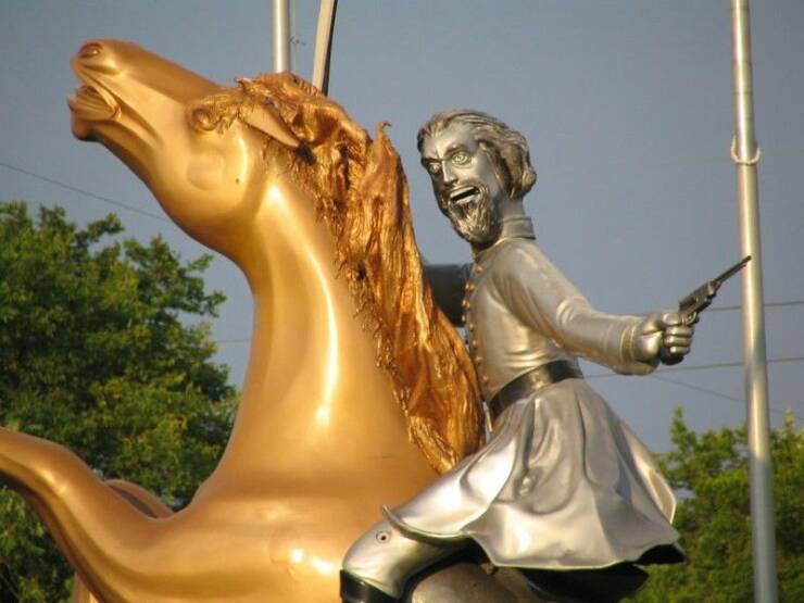 daily dose of pics - nathan bedford forrest statue