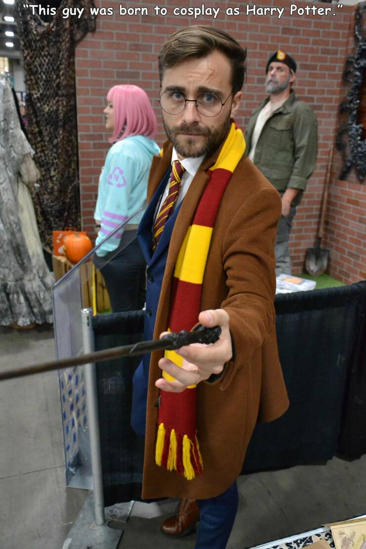 daily dose of pics - costume - "This guy was born to cosplay as Harry Potter.' 4