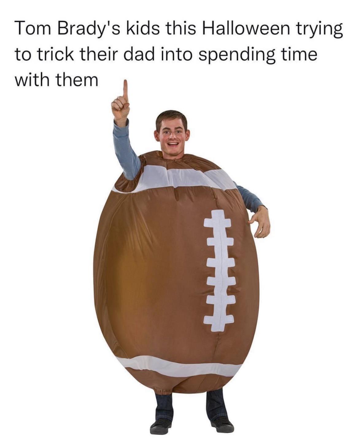 monday morning randomness - Tom Brady's kids this Halloween trying to trick their dad into spending time with them