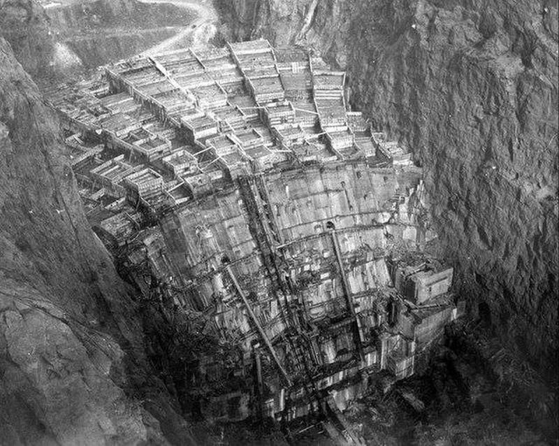 1934, Hoover Dam construction.