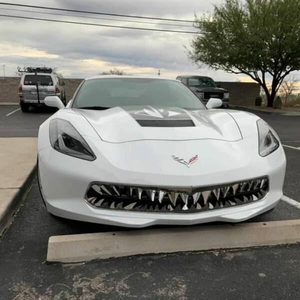 cool pics - teeth on car