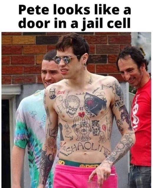 funny memes and pics the daily dose - pete davidson new tattoo of kim kardashian - Pete looks a door in a jail cell Com 93 Chaolin Lv D
