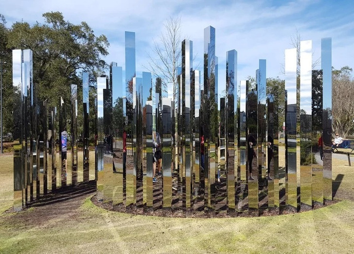 “This tower of mirrors labyrinth looks like a glitch in reality.”