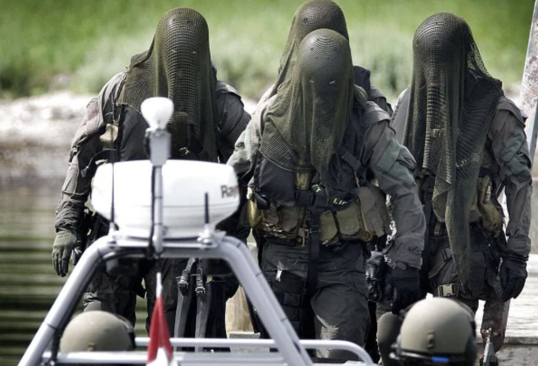 slightly terrifying photos - coolest special forces uniforms