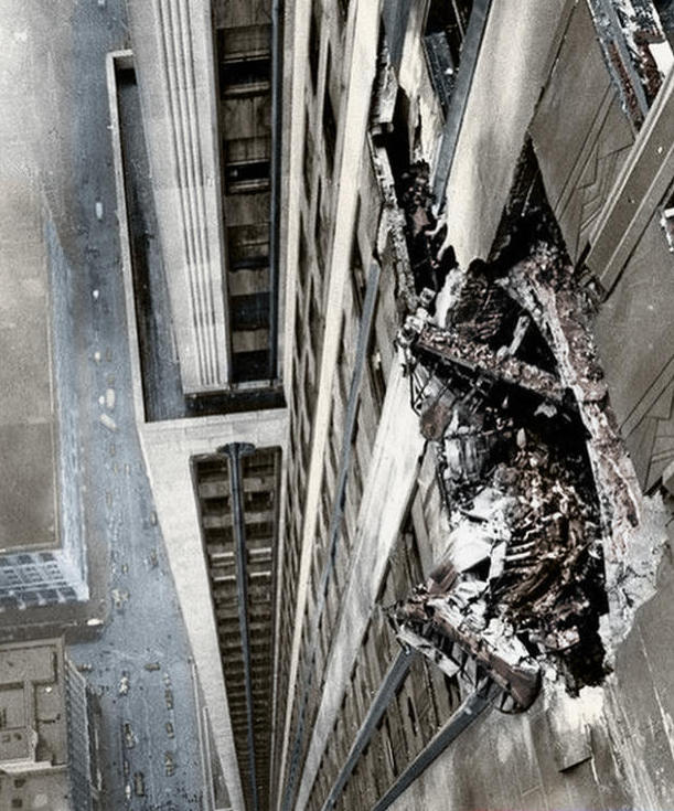 epic colorized historical photos - empire state building plane crash - Cert