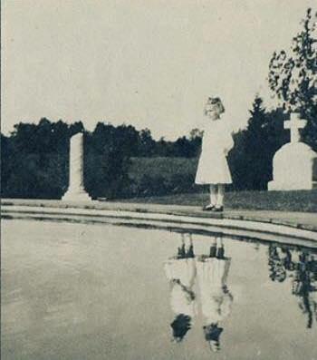 creepy and captivating photos - miss peregrine's home for peculiar children