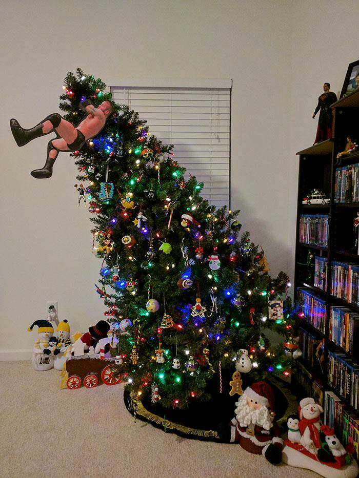cool random pics for your daily dose - funny christmas tree topper