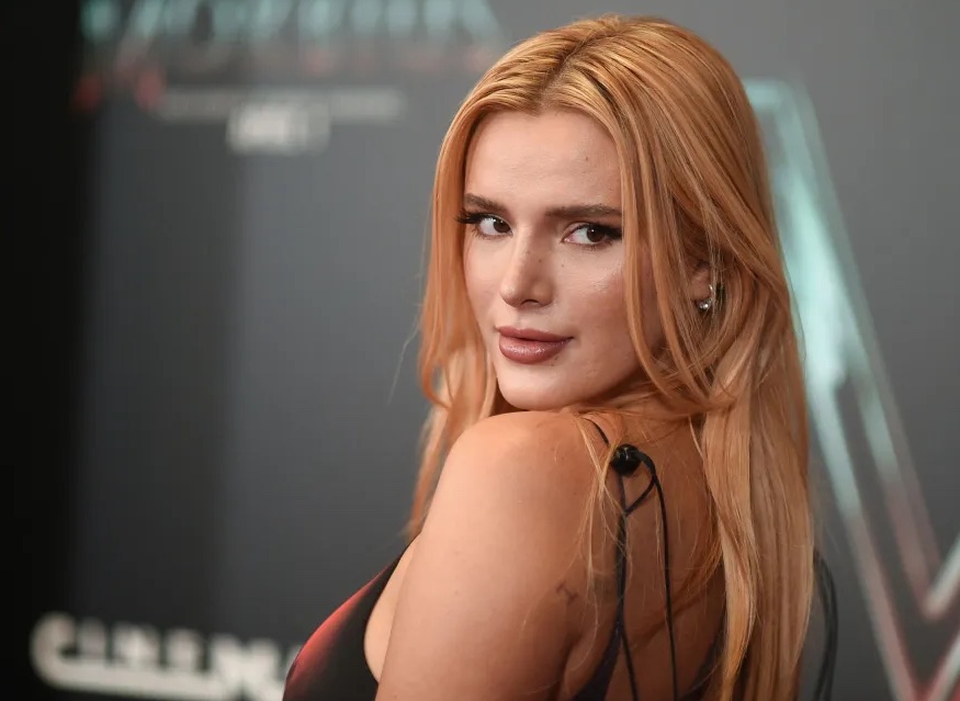 celebs who look like they smell bad.Bella Thorne