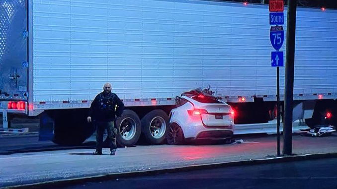 Tesla crashes where everyone survived - tesla crash truck - De Lour South 75