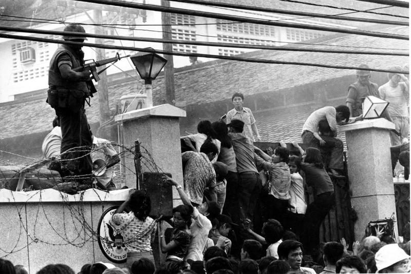 Vietnam War pics captivating and chilling - evacuation saigon embassy 1975 - ## 10 Saxe 131 Ed States