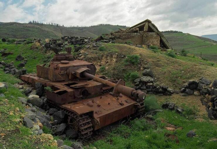 fun random pics -  abandoned panzer iv - Khairy Cacaly Berken