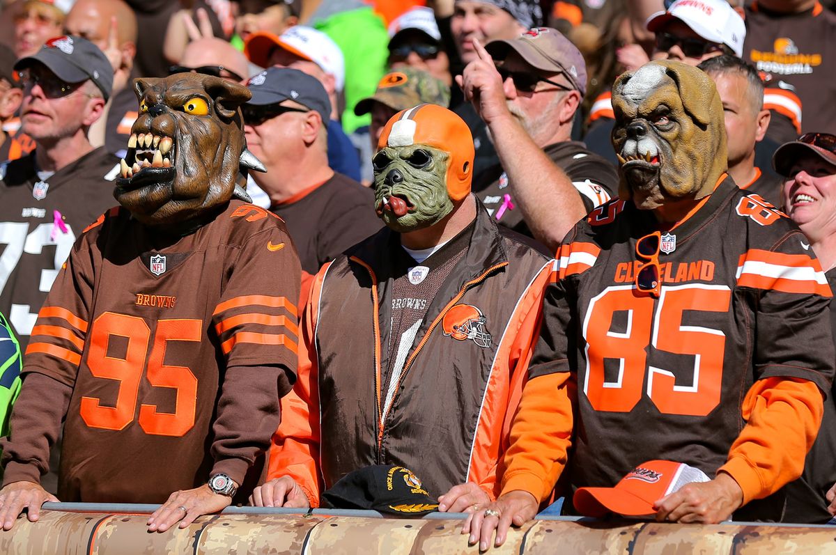 Things that exist because humans are stupid - cleveland browns fans - Browns 35 f Browns Cleland 95 Uss Bla