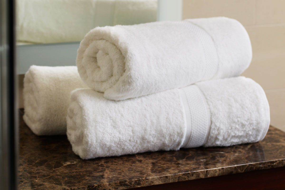 Travel Hacks for Traveling Newbs roll towels for staging