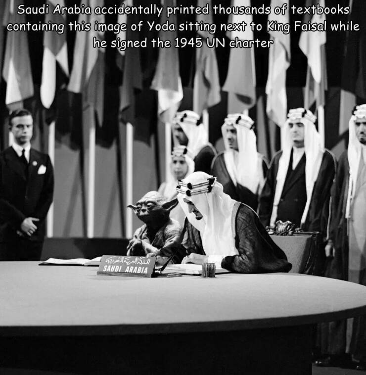 funny fails and facepalms - Saudi Arabia accidentally printed thousands of textbooks containing this image of Yoda sitting next to King Faisal while he signed the 1945 Un charter Saudi Arabia