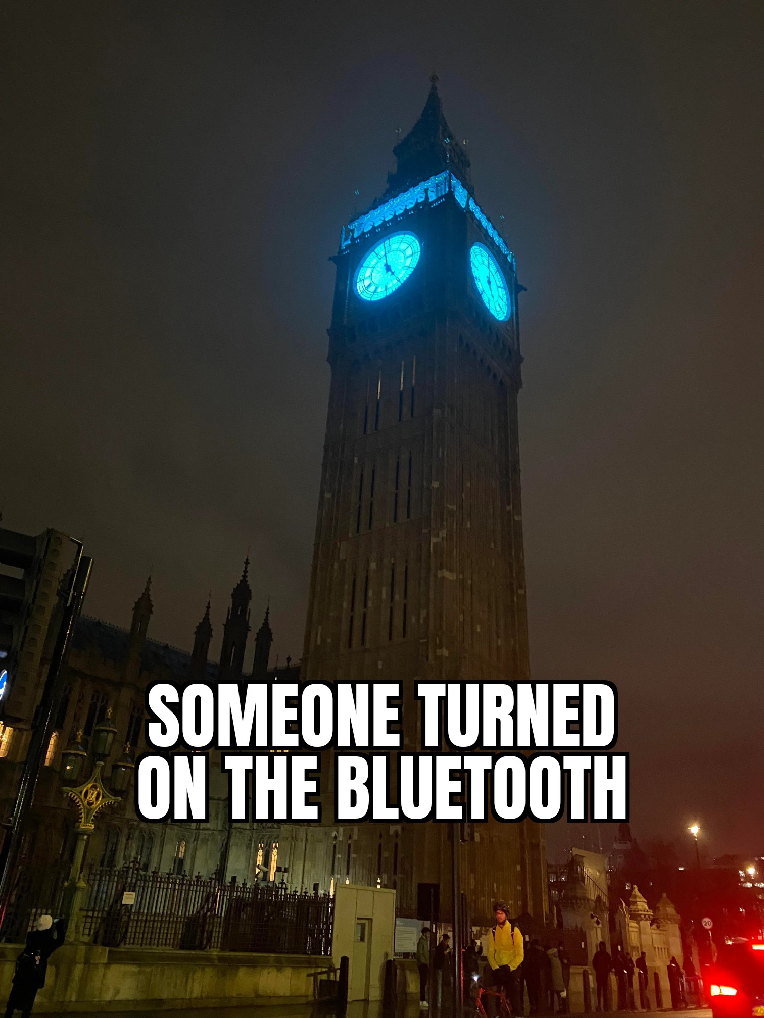 funny memes - queen is being rebooted someone stop them - wwwwww Someone Turned On The Bluetooth
