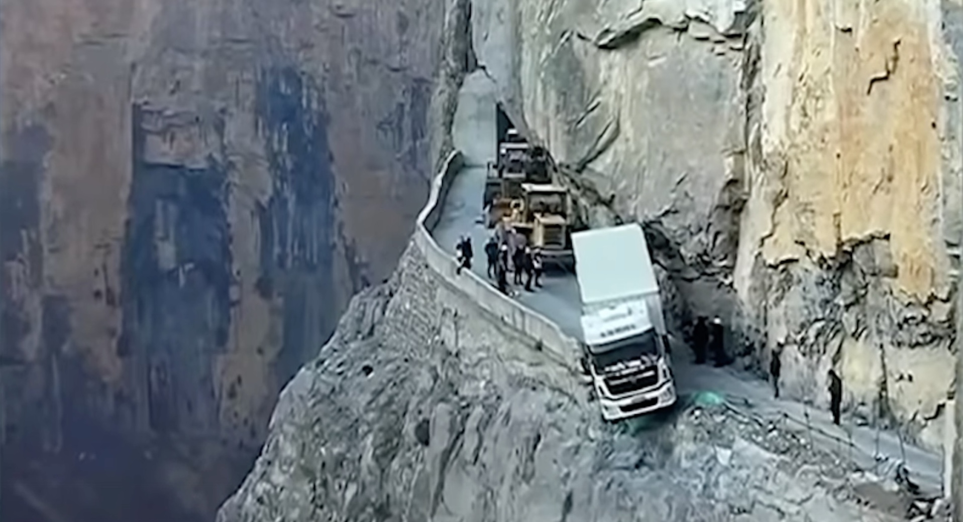 truckers tell horror stories from the road - truck cliff china