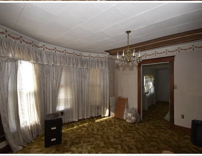 cursed zillow photo - ceiling -