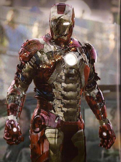 battle damaged heros and villains - broken iron man suit