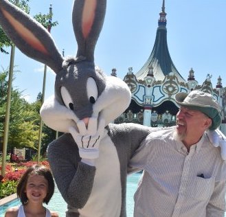 disney actors and mascots tell deranged experiences - six flags great america