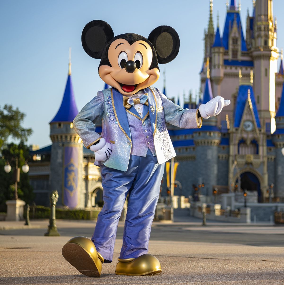 disney actors and mascots tell deranged experiences - world's most magical celebration