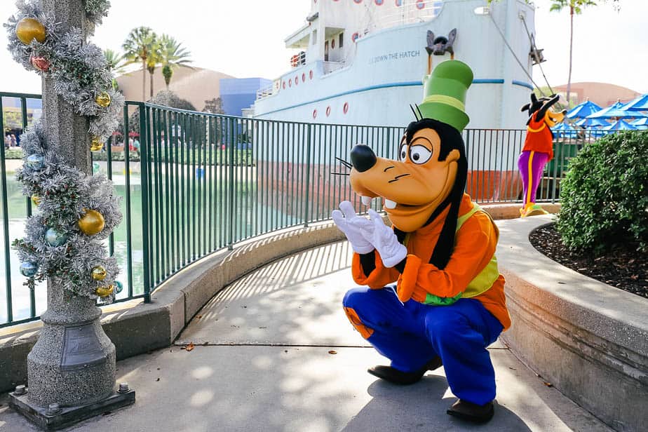 disney actors and mascots tell deranged experiences - leisure - Wn The Hatch