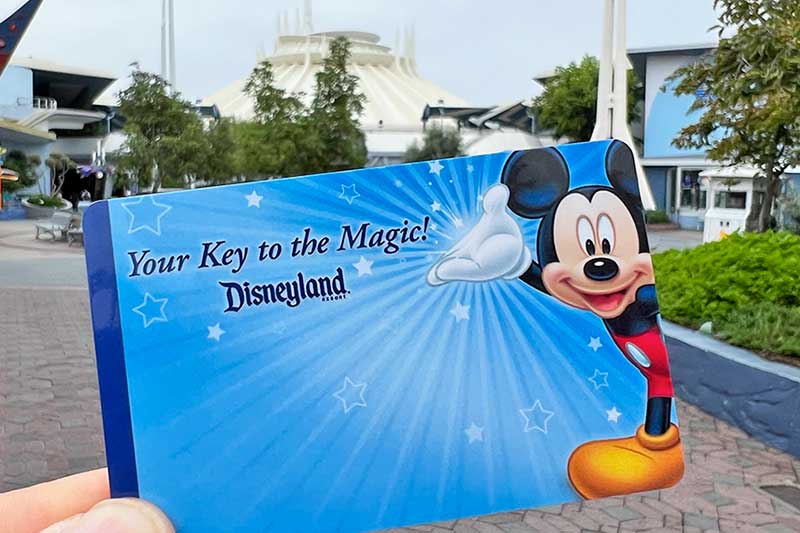 disney actors and mascots tell deranged experiences - water - Your Key to the Magic! Disneyland