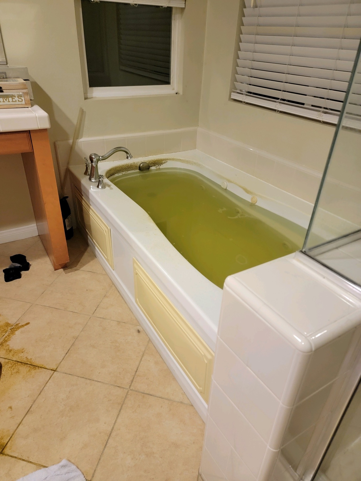Aaron Carter Death Scene Photos - bathroom - Mest