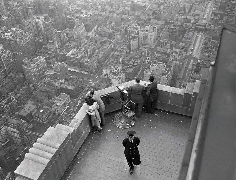 fascinating photos throughout history top of empire state building - Arys Conta Aa