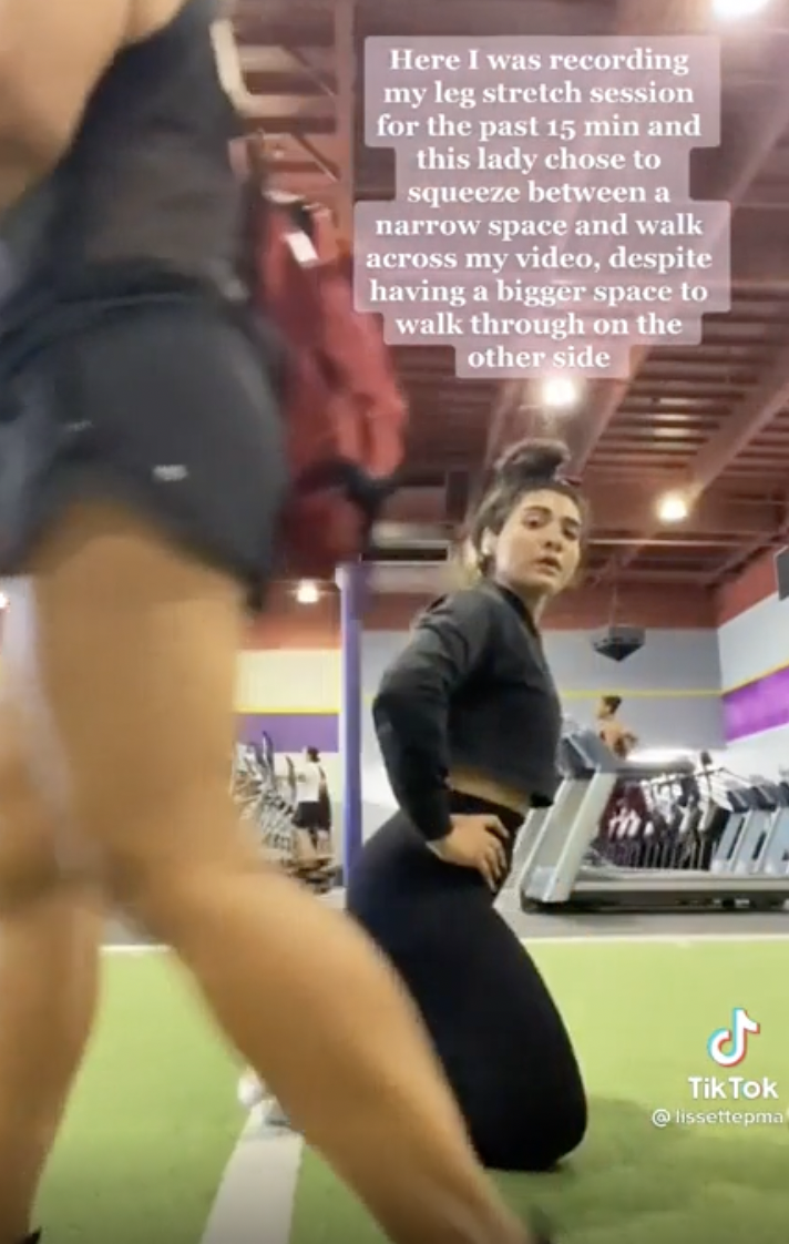 funny fails - thigh - Here I was recording my leg stretch session for the past 15 min and this lady chose to squeeze between a narrow space and walk across my video, despite having a bigger space to walk through on the other side