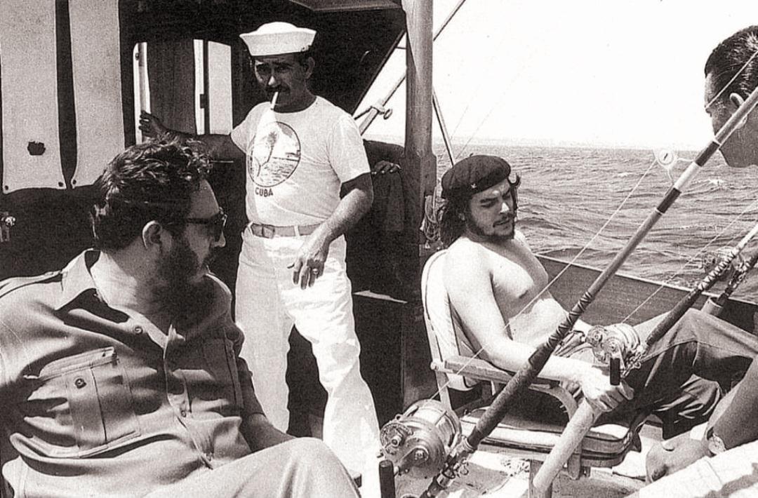 Imagine fishing with Che Guevara and Fidel Castro (1960.)