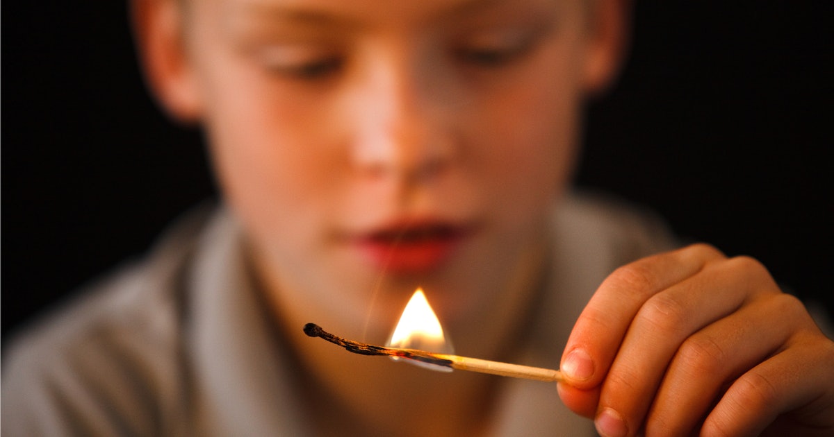 Dangerous Millennial Childhood Activities - kids playing fire