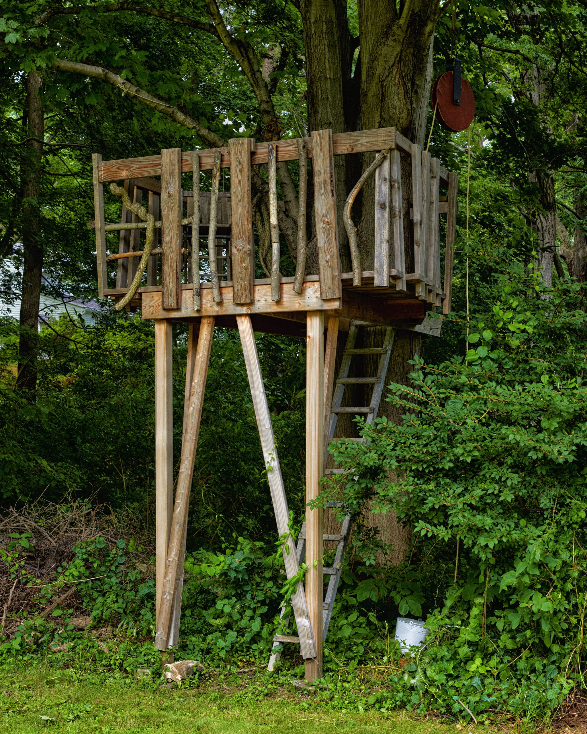 Dangerous Millennial Childhood Activities - diy treehouse