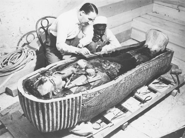 filthy historical facts for dirty minds - howard carter tutankhamon