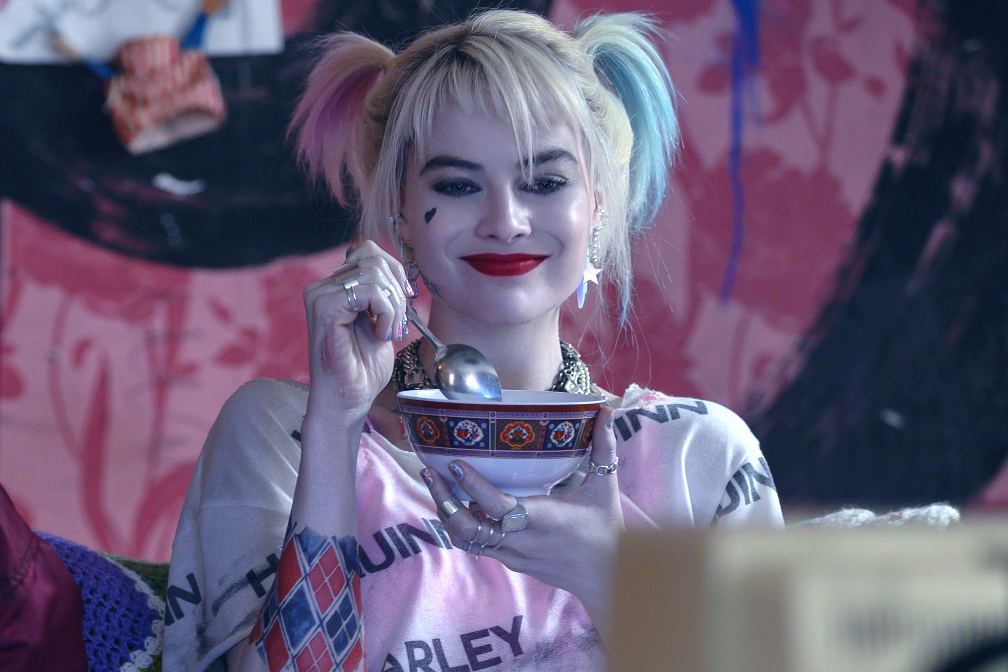 Fictional Characters with OnlyFans accounts - margot robbie harley quinn - Uin Arley Inn