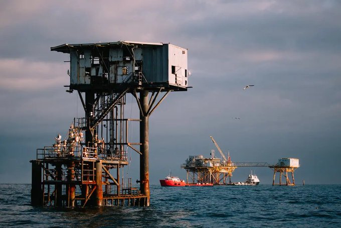 deep-sea oil rigs - sea