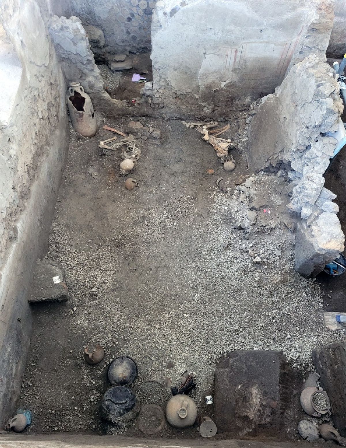 Historical Artifacts - Another amazing discovery was made in Pompeii - at a collapsed ancient wall, in the so-called In the House of Chaste Lovers, two human skeletons were found. u/imperiumromanum