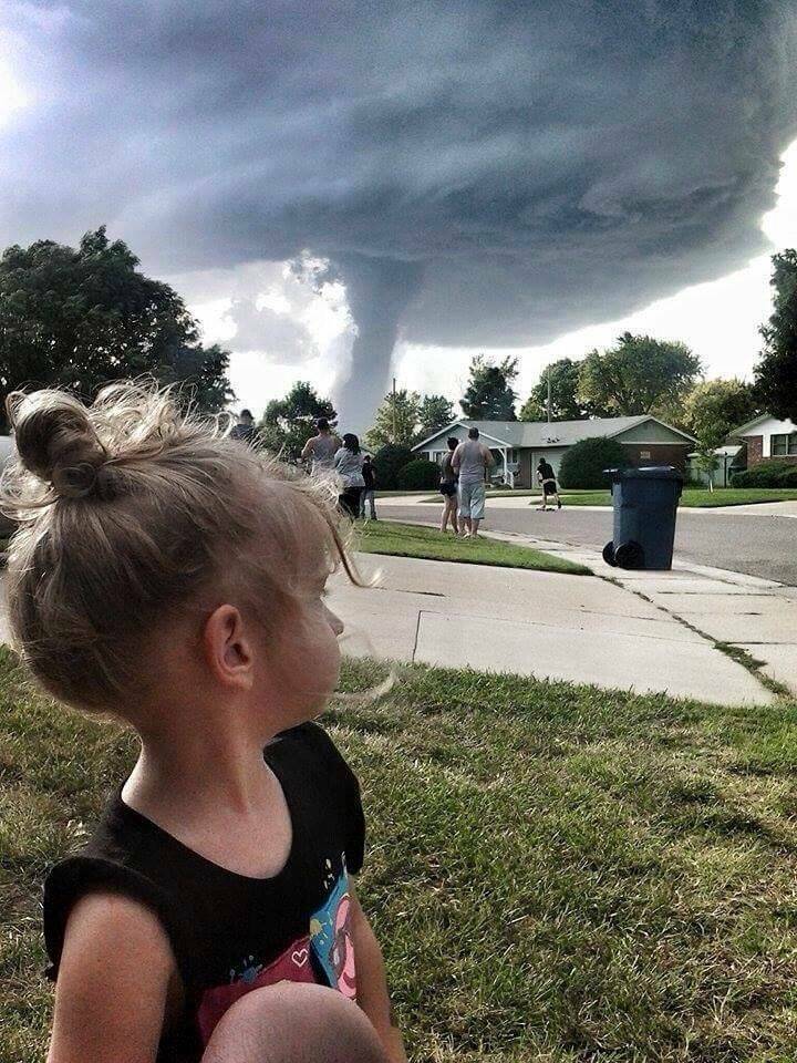 cool random pics and photos - tornado selfie