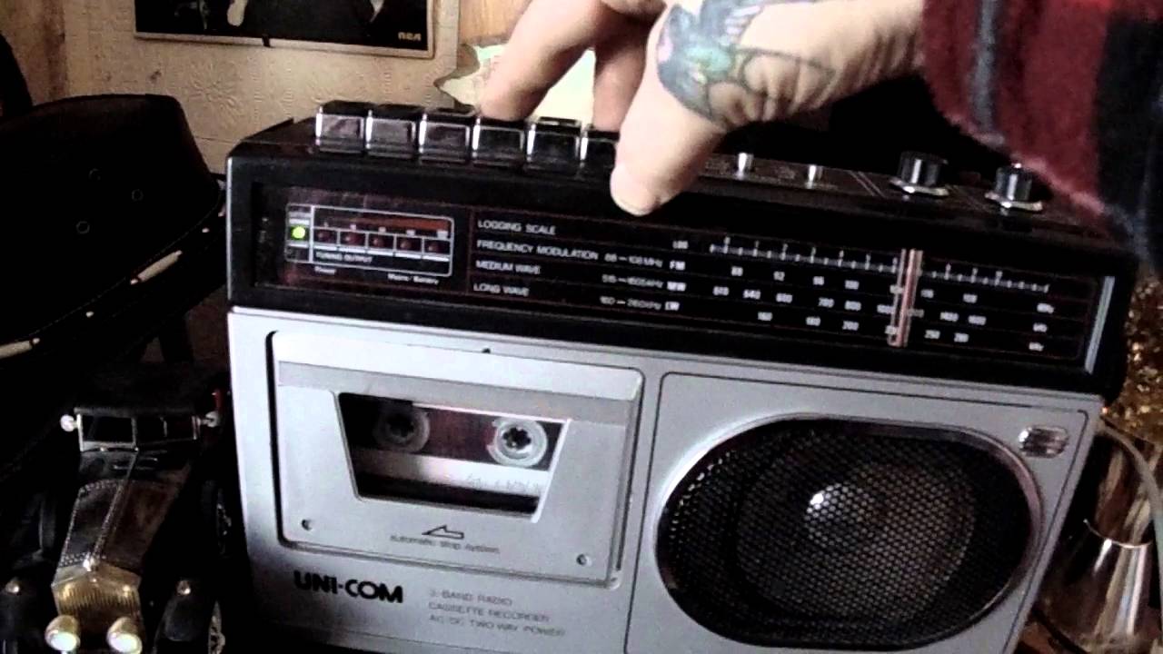 reddit 90s skills - recording on a cassette tape - Nea UniCom Logging Scale Frequency Modulation 86 Mediuai Wave Gand Radio