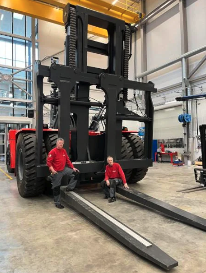 The Kalmar heavy forklift with a lifting capacity of 54 tons
