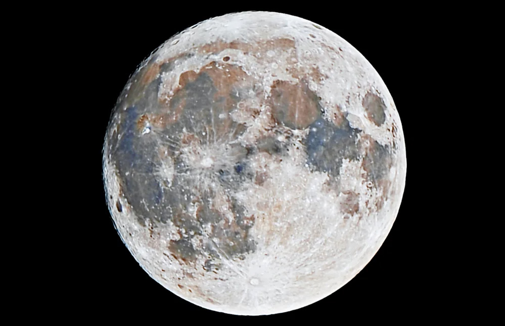 A beautiful shot of a  "Mineral" Supermoon.