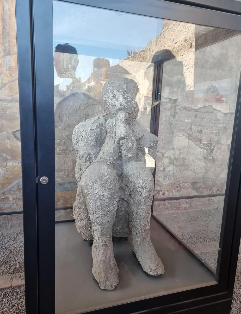 Man was turned into stone while trying to survive a volcano eruption, Pompeii.
