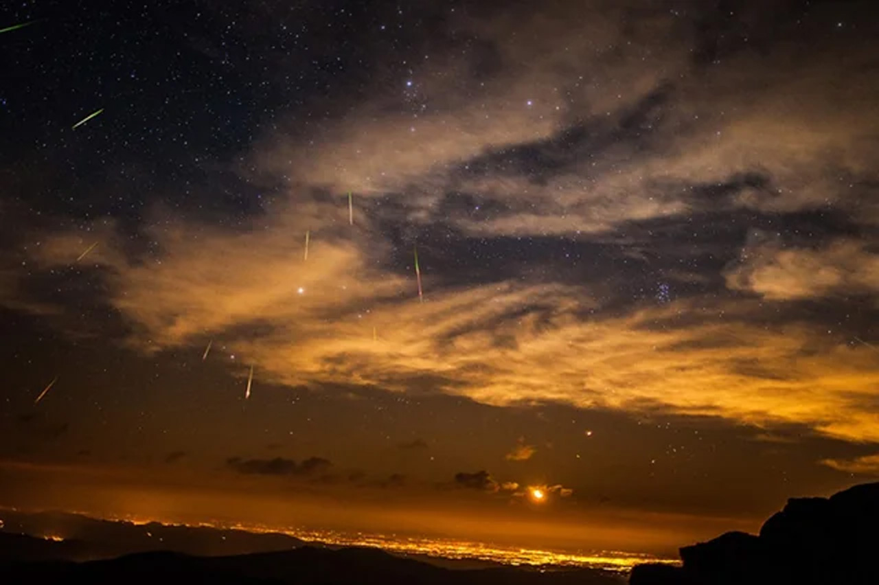 Amateur photographer captures a meteor shower over the Colorado night sky.