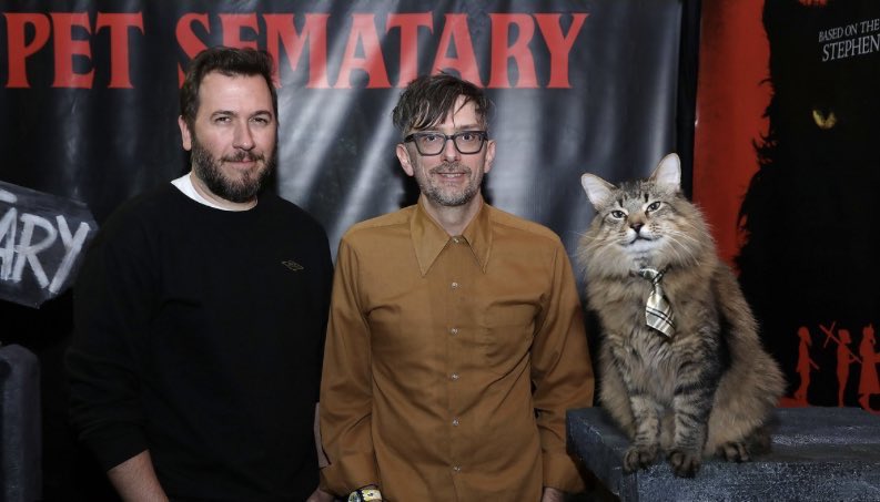 The cat from Pet Sematary went to the premiere, wore a tie and LEANED in for the photo.