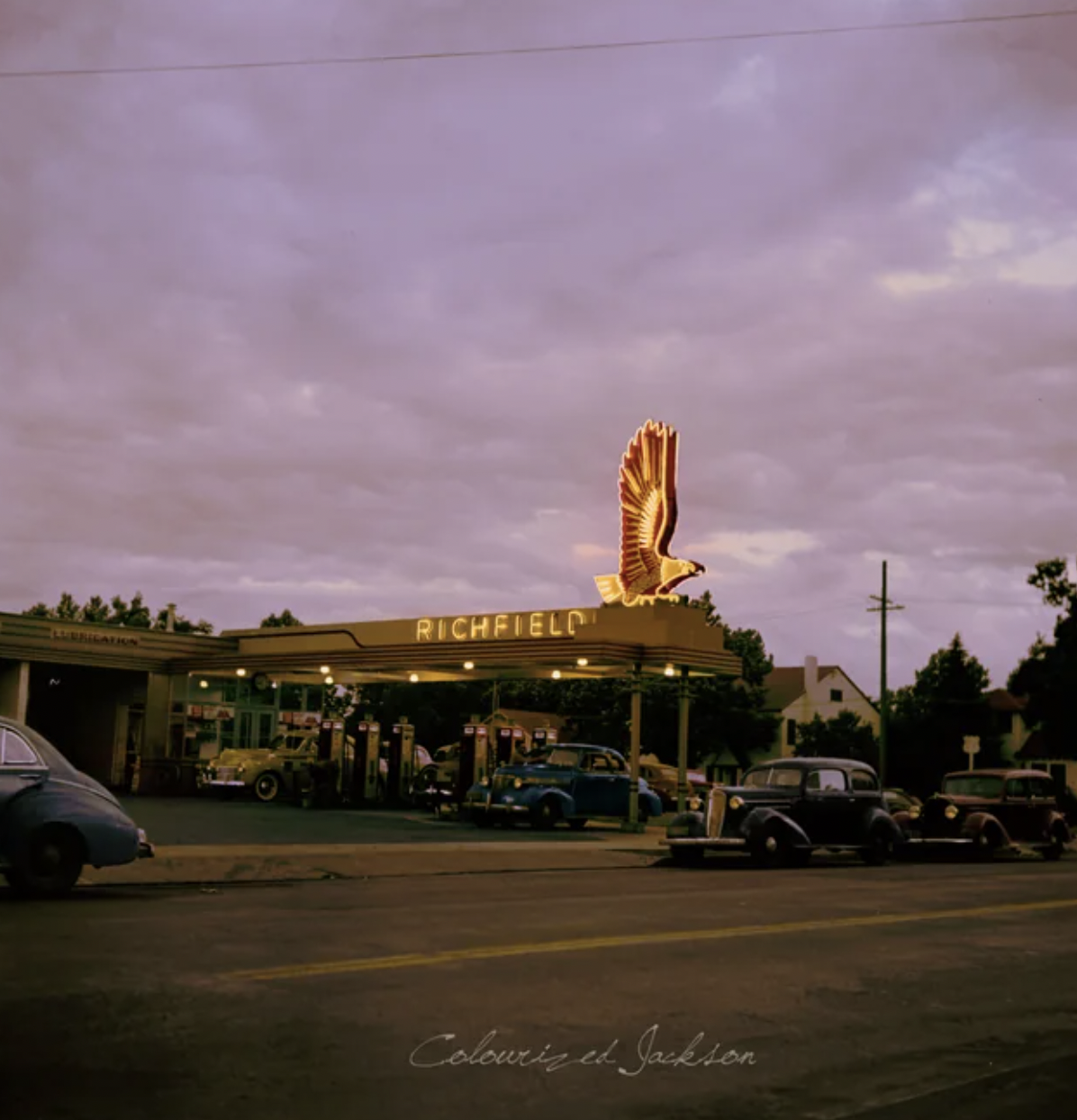 Redding, California. Gasoline filling station, June 1942.