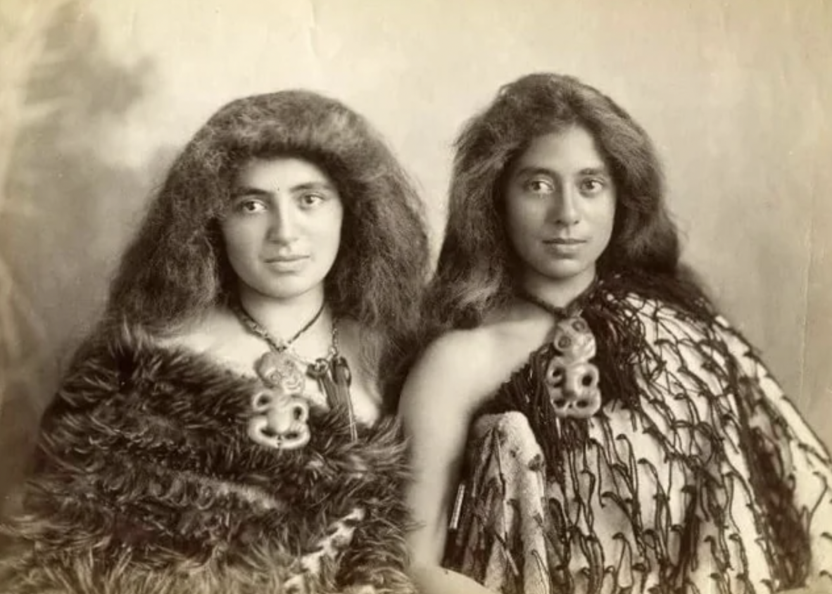 Maori women from New Zealand in 1902.